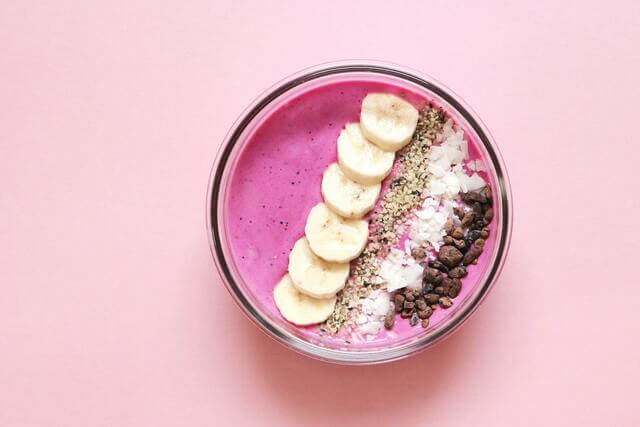 smoothie bowl with sliced banana
